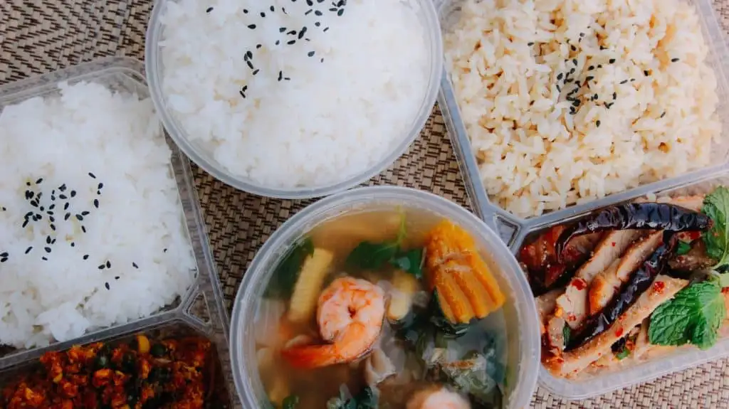อาหารพร้อมทาน ลดความเสี่ยงออกนอกสถานที่