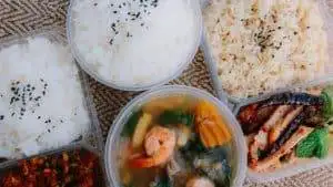 อาหารพร้อมทาน ลดความเสี่ยงออกนอกสถานที่