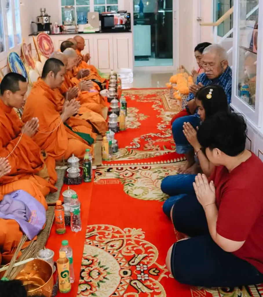 ทำบุญขึ้นบ้านใหม่