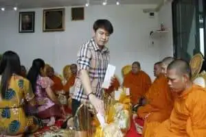 ทำบุญวันเกิดเพื่อเปิดดวงชะตา