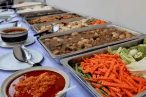 อาหารทำบุญงานบวช ควรจัดกับ Catering หรือจัดเอง