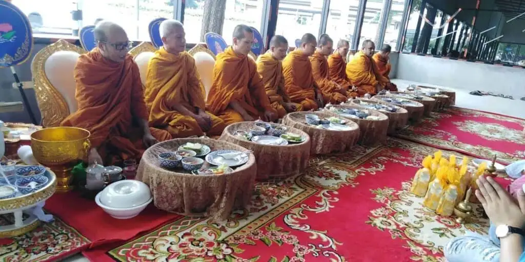 ทำบุญบ้าน 