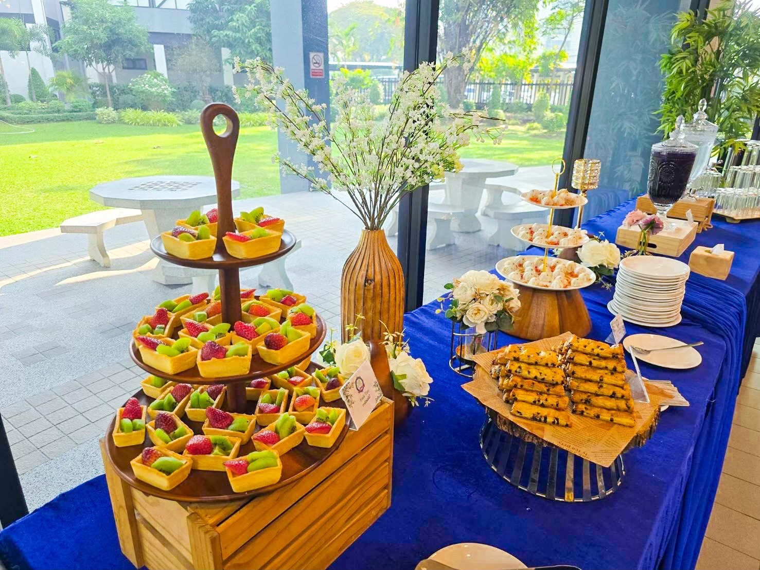 LINE_ALBUM_Catering-Services_250913_1