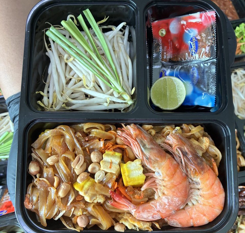 ผัดไทกุ้งสด
