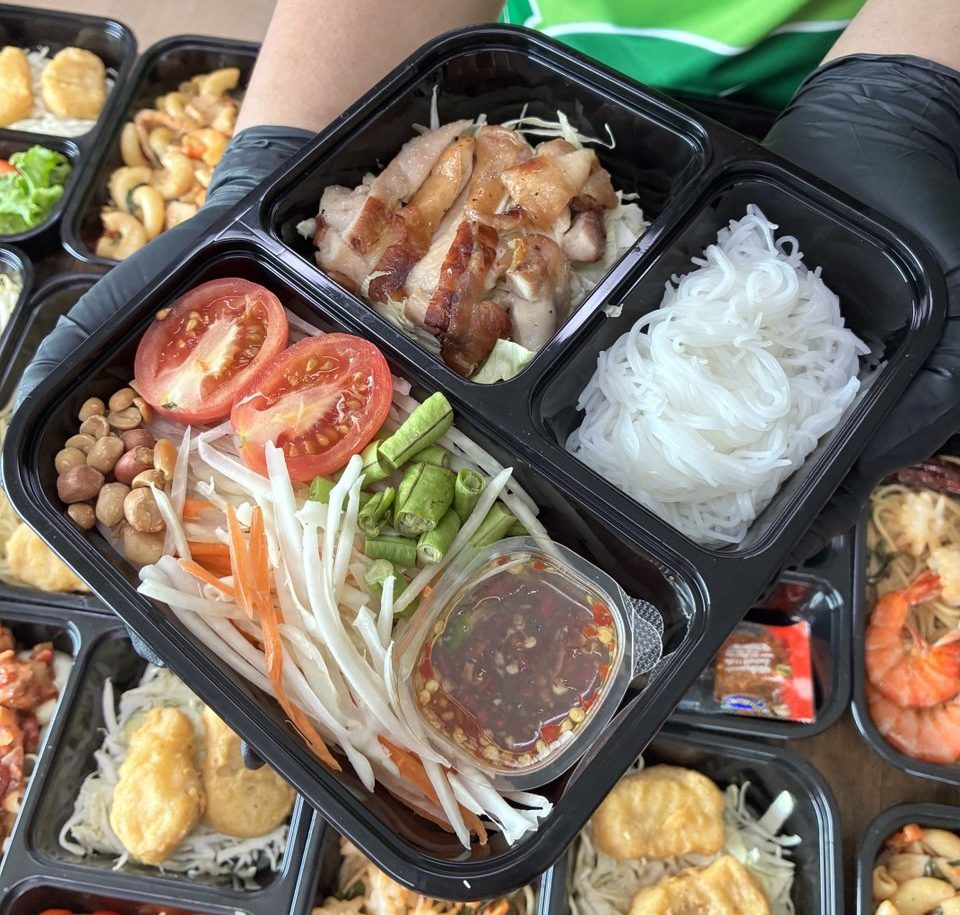 ส้มตำไก่อบ